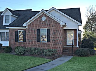 638 Amberdale West Cir, Lumberton, NC 28358
