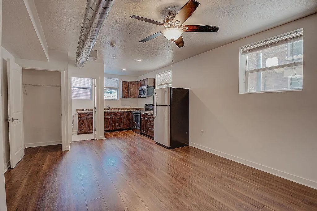 419 E 200 S — Photo 3