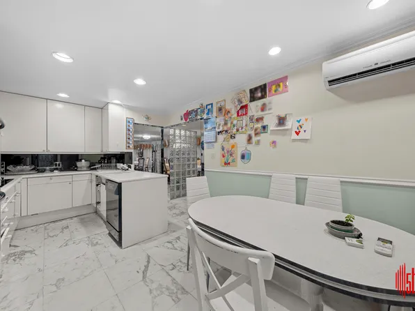 2346 Bergen Avenue image 10 of 29