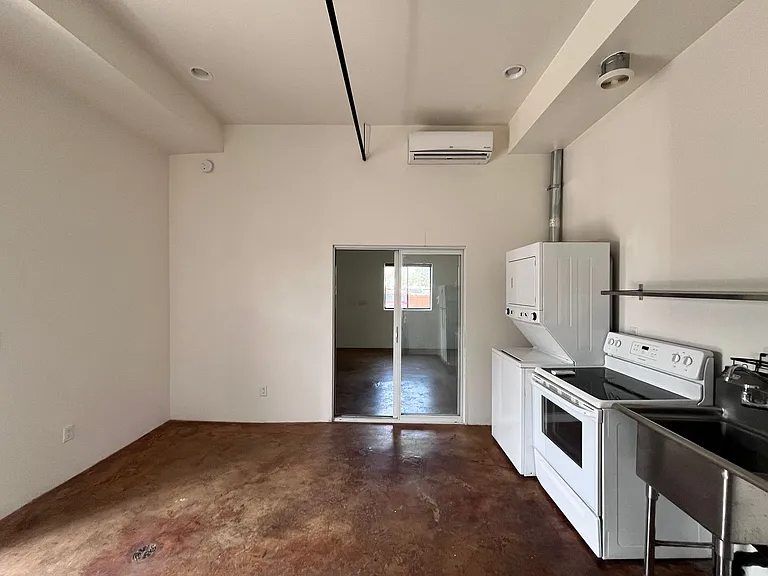 1350 S 8th Ave — Photo 3