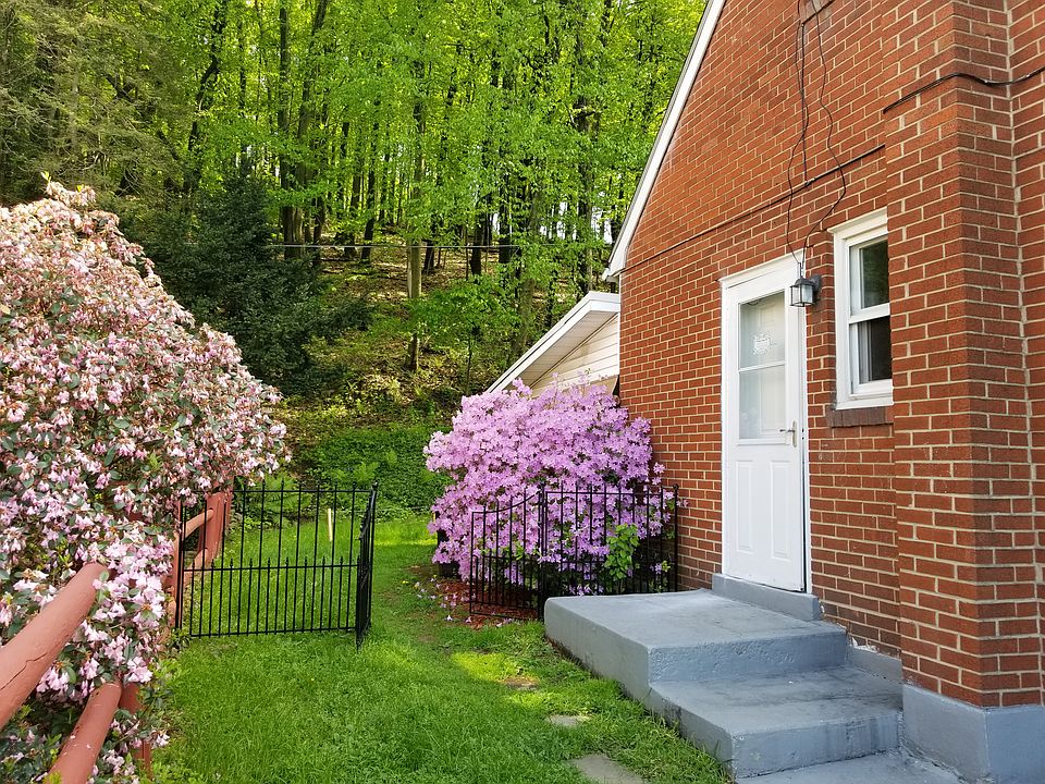 2nd image of 1574 Moravia St
