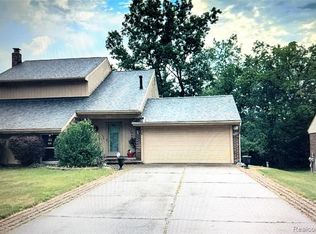 6842 Indian Creek Dr, West Bloomfield, MI 48322