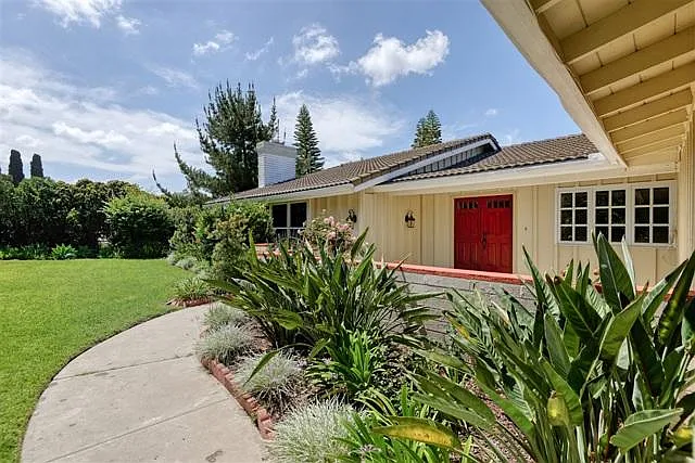 4 bed, 2880 sqft, $11,950 — Photo 2