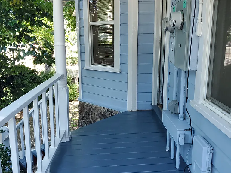 413 Henderson St — Photo 2