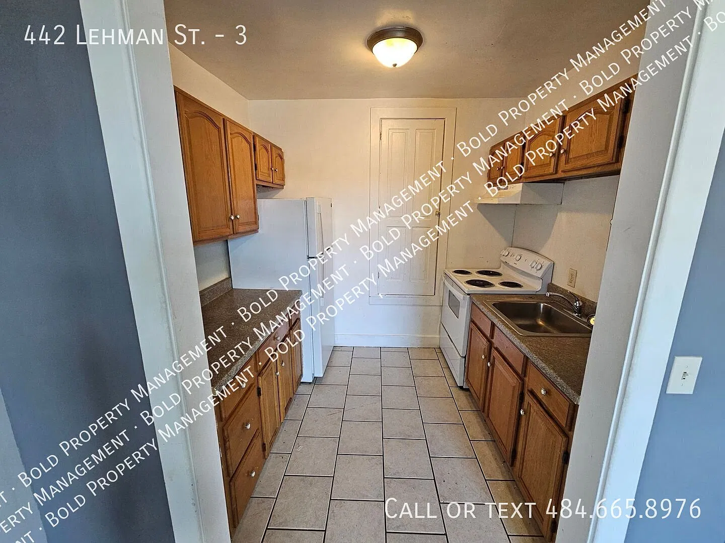 2 Bedroom 1 Bath Apartment — Photo 4