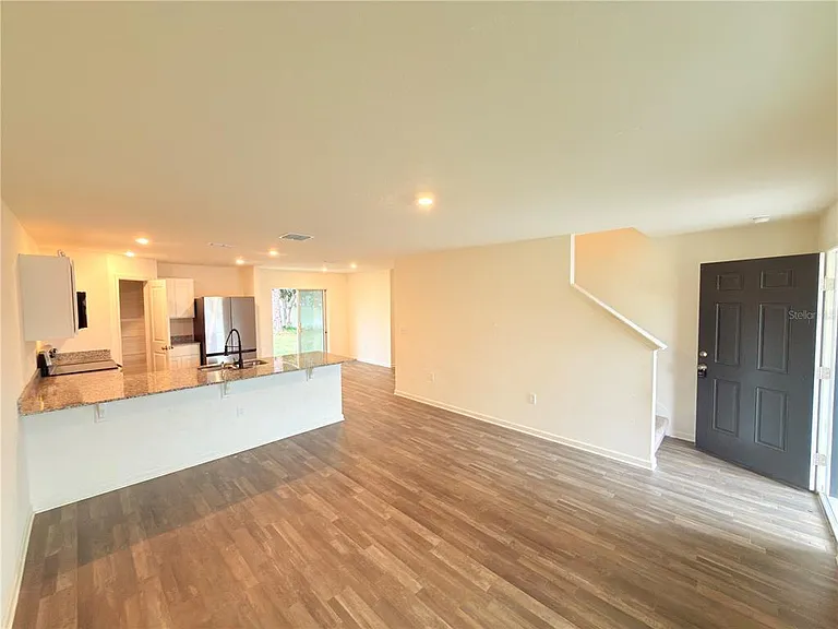 733 James Ct — Photo 5