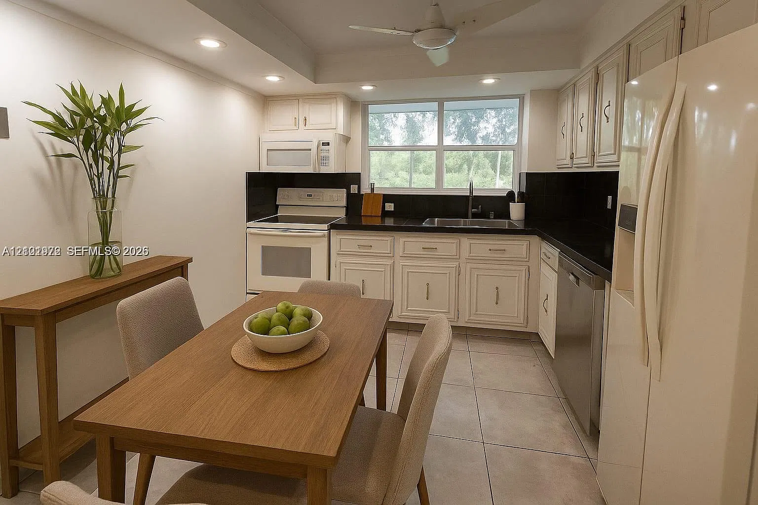 Desoto Park Condo — Photo 4