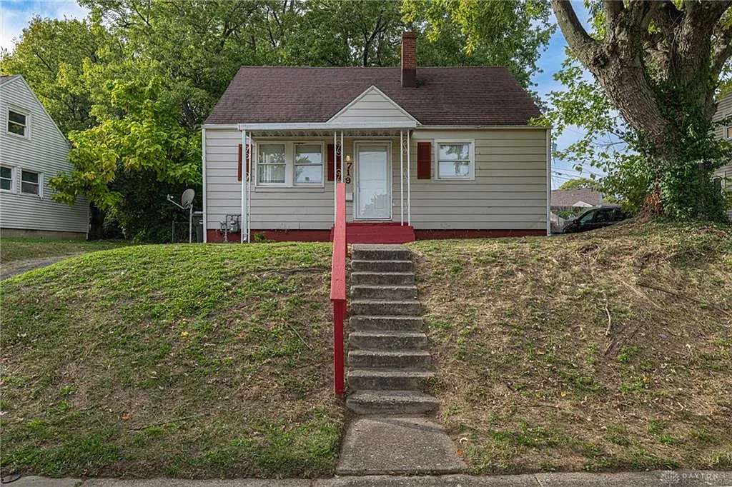 3 bed, 1.0 bath, 864 sqft, $1,300 — Photo 1