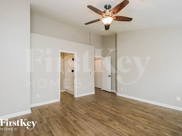1610 E Desert Ln — Photo 12