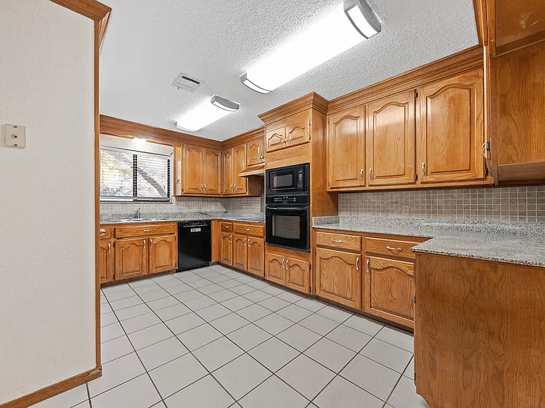 9622 Oak Springs Dr — Photo 21