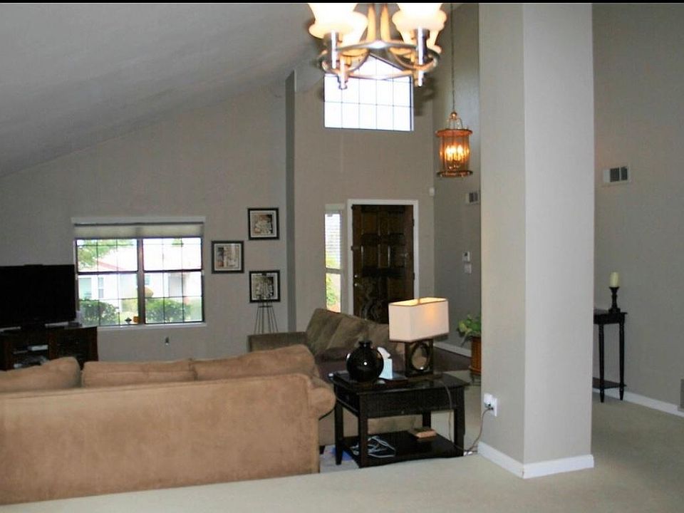 1st image of 1706 Hyacinth Ln