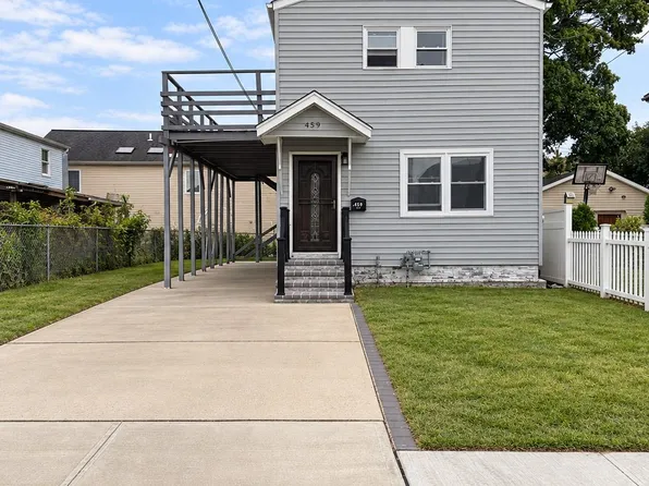 459 Roquette Avenue, Floral Park, NY 11001