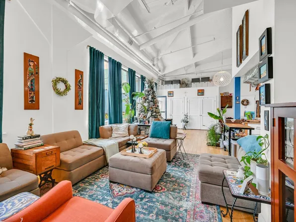 300 Communipaw Avenue image 18 of 34