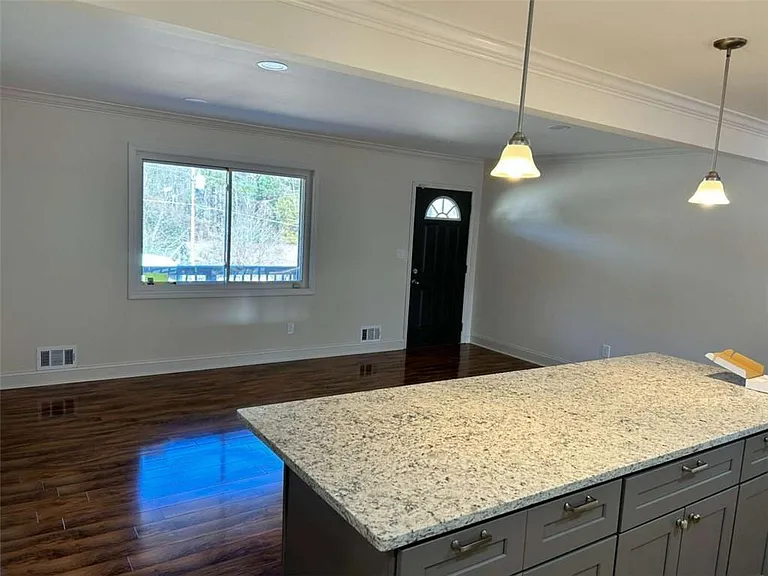 4642 Elmhurst Dr — Photo 3