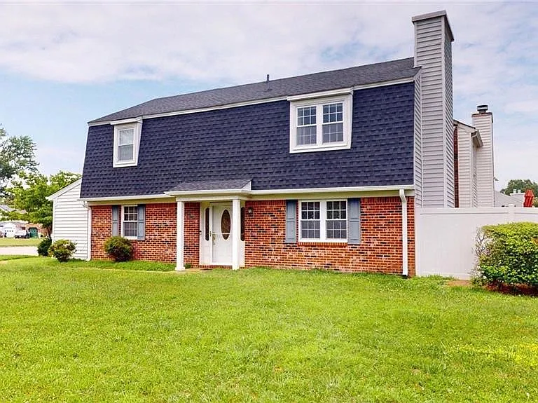 4507 Sir Johns Ln — Photo 2