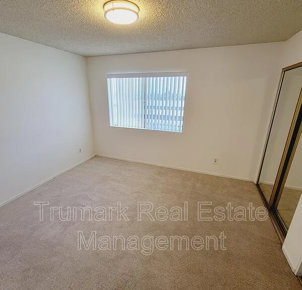 553 E Orange Grove Ave #D — Photo 12