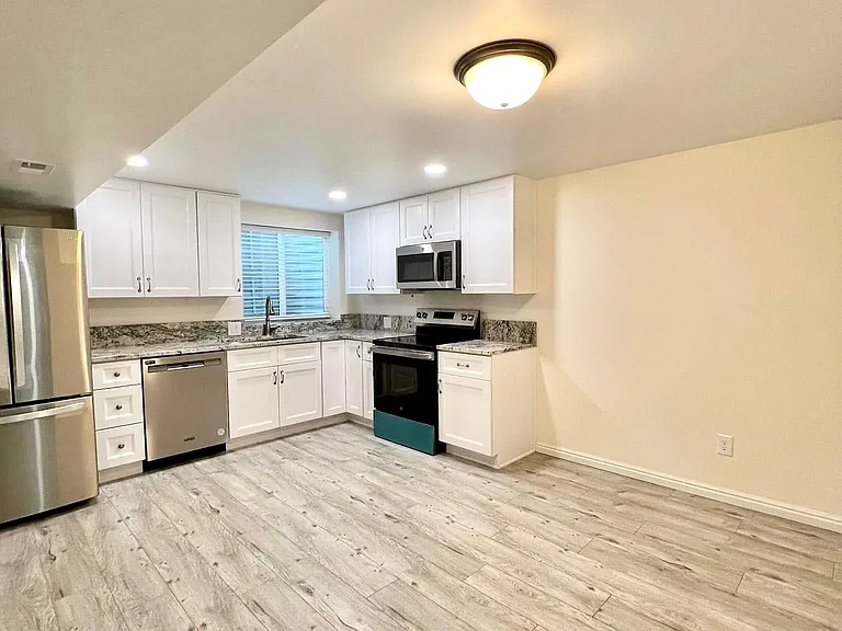 2384 E Catalina Dr — Photo 1