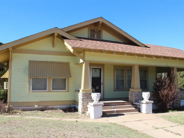 231 N 3rd Ave, Munday, TX 76371