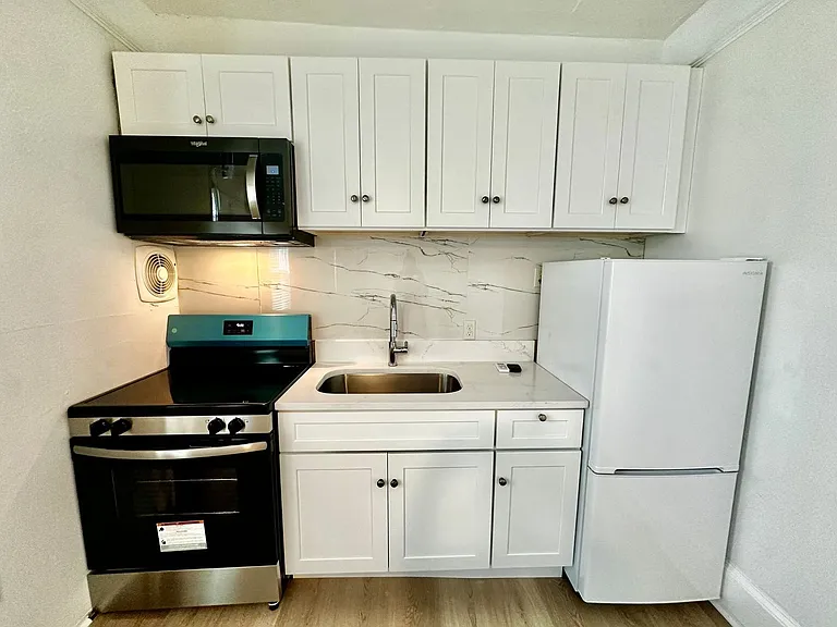 606 Lake Dot Cir #C — Photo 12