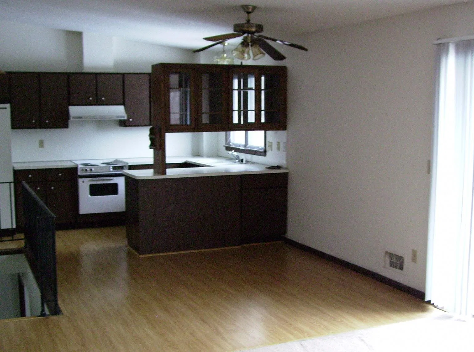 3 bed, 1.5 bath, 1900 sqft, $2,195 — Photo 4