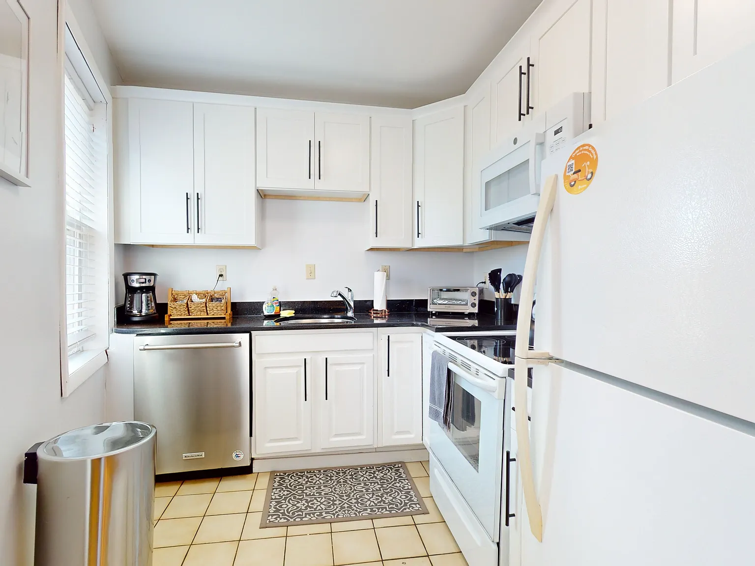2 bed, 1.0 bath, 900 sqft, $5,000 — Photo 2
