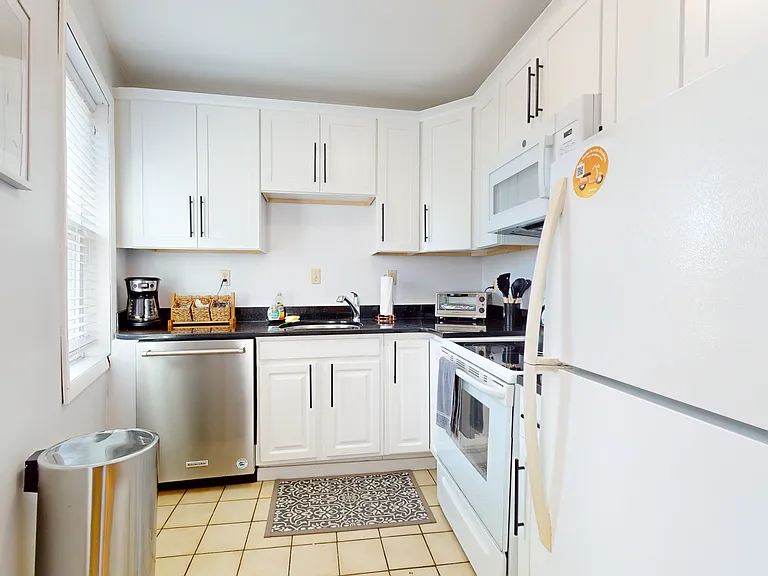 1004 Tremont St #2 — Photo 8