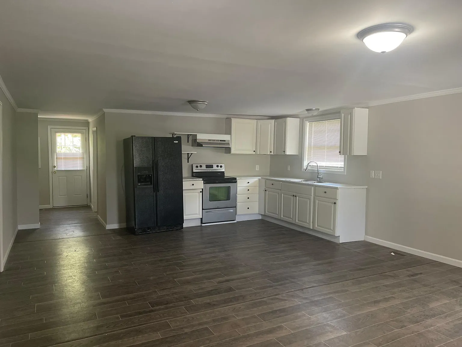 3 bed, 1110 sqft, $1,300 — Photo 3