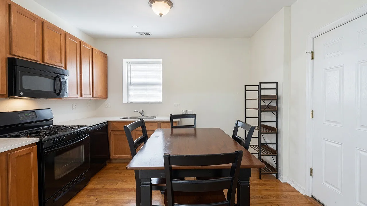 3354 W Wilson Ave — Photo 4