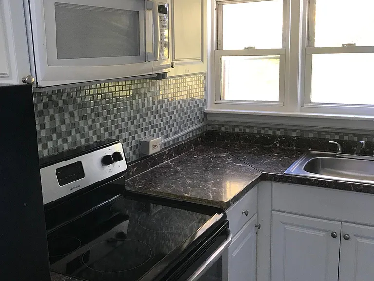 108 Franklin St #3 — Photo 2