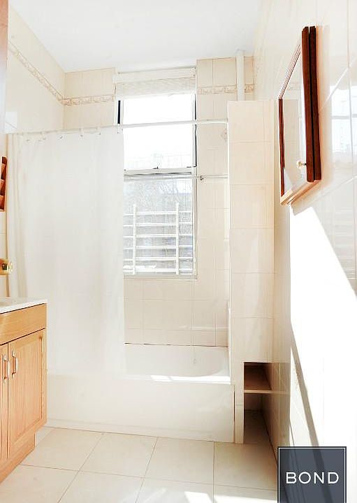 2nd image of 61 Diamond St APT 1R