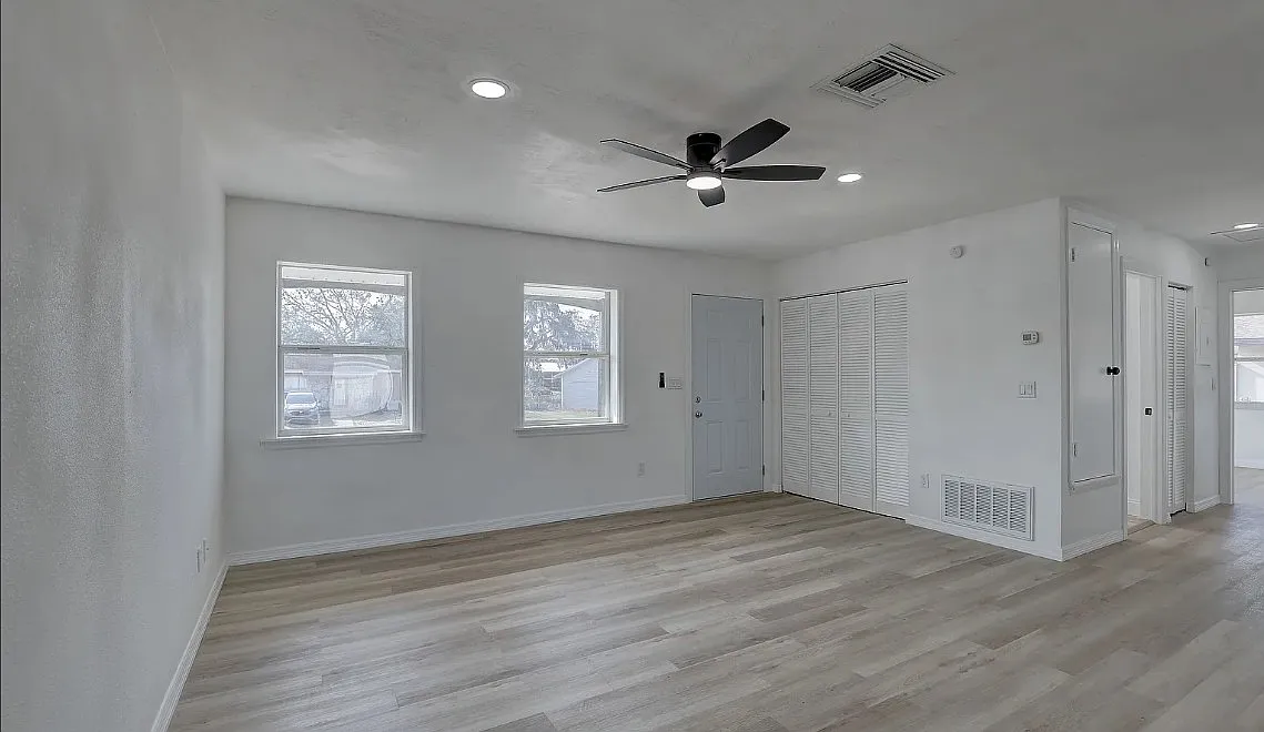 3 bed, 1200 sqft, $1,950 — Photo 3