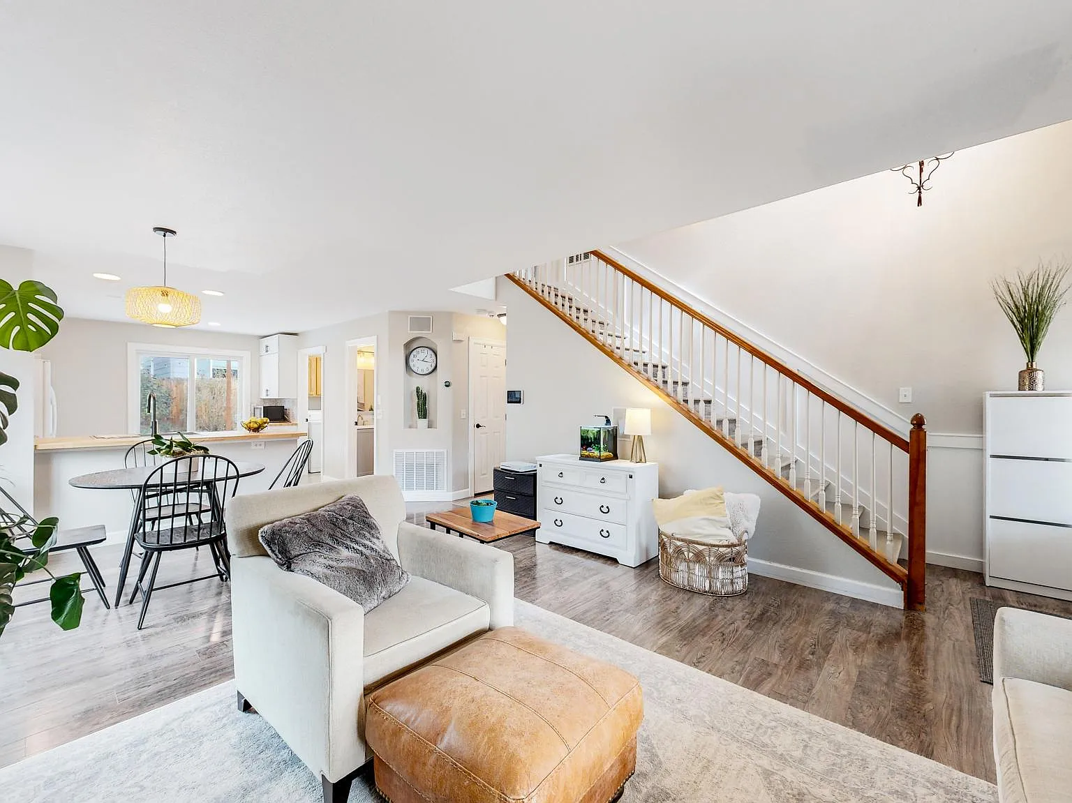 3 bed, 2024 sqft, $2,625 — Photo 4