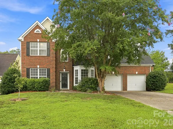 11621 Fox Trot Dr, Charlotte, NC 28269