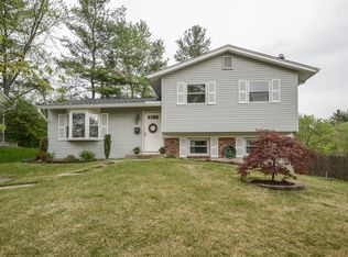 2 Denham Ct, Rockville, MD 20851