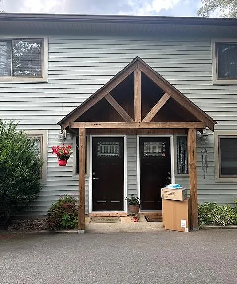 20 N College St — Photo 1