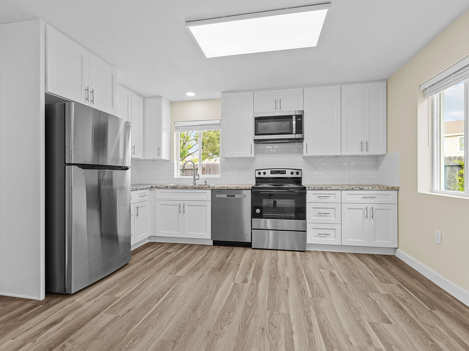 2 bed, 746 sqft, $2,100 — Photo 2