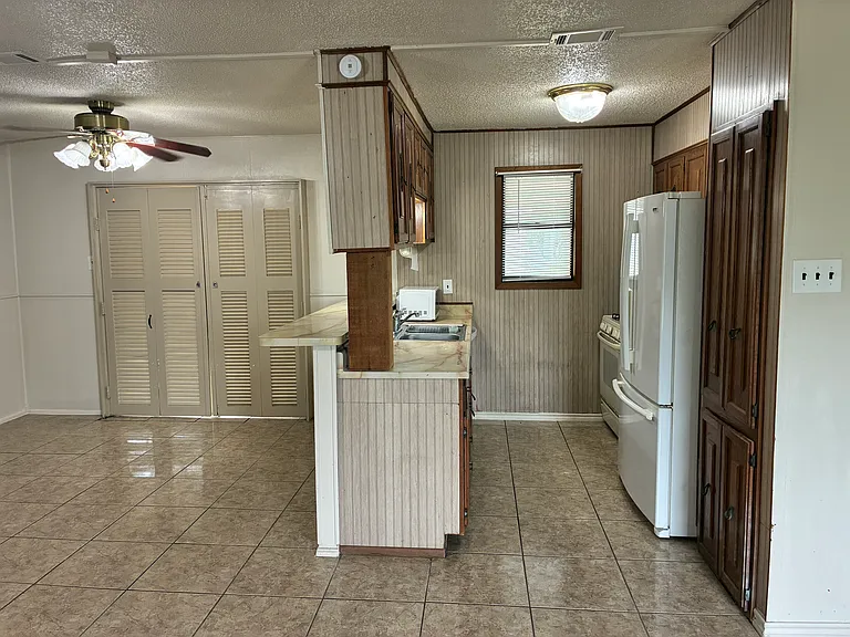 1213 Florence St — Photo 18