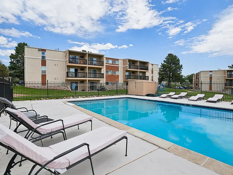 Broadmoor Springs — Photo 22