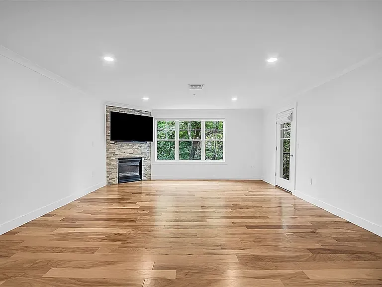 11 Cushing Pl #204 — Photo 16