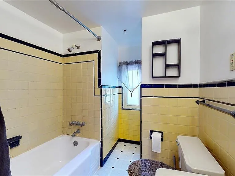 2331 W Washington St — Photo 8