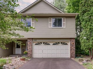 1288 Edgehill Ct E, Maplewood, MN 55109