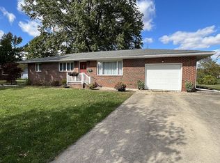 105 W 7th North St, Walshville, IL 62069