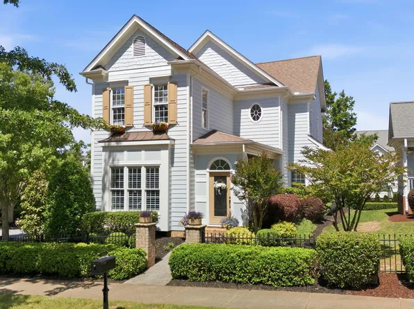 1612 Green Oaks Pkwy, Holly Springs, NC 27540