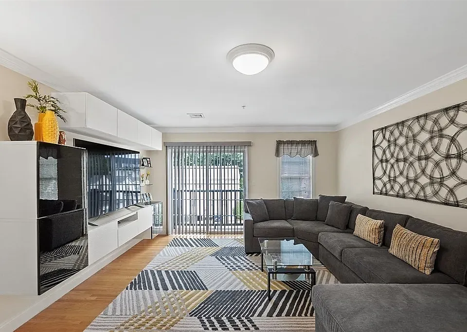32 Common St #3