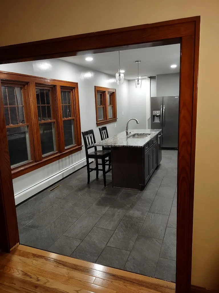3 bed, 1650 sqft, $2,995 — Photo 3