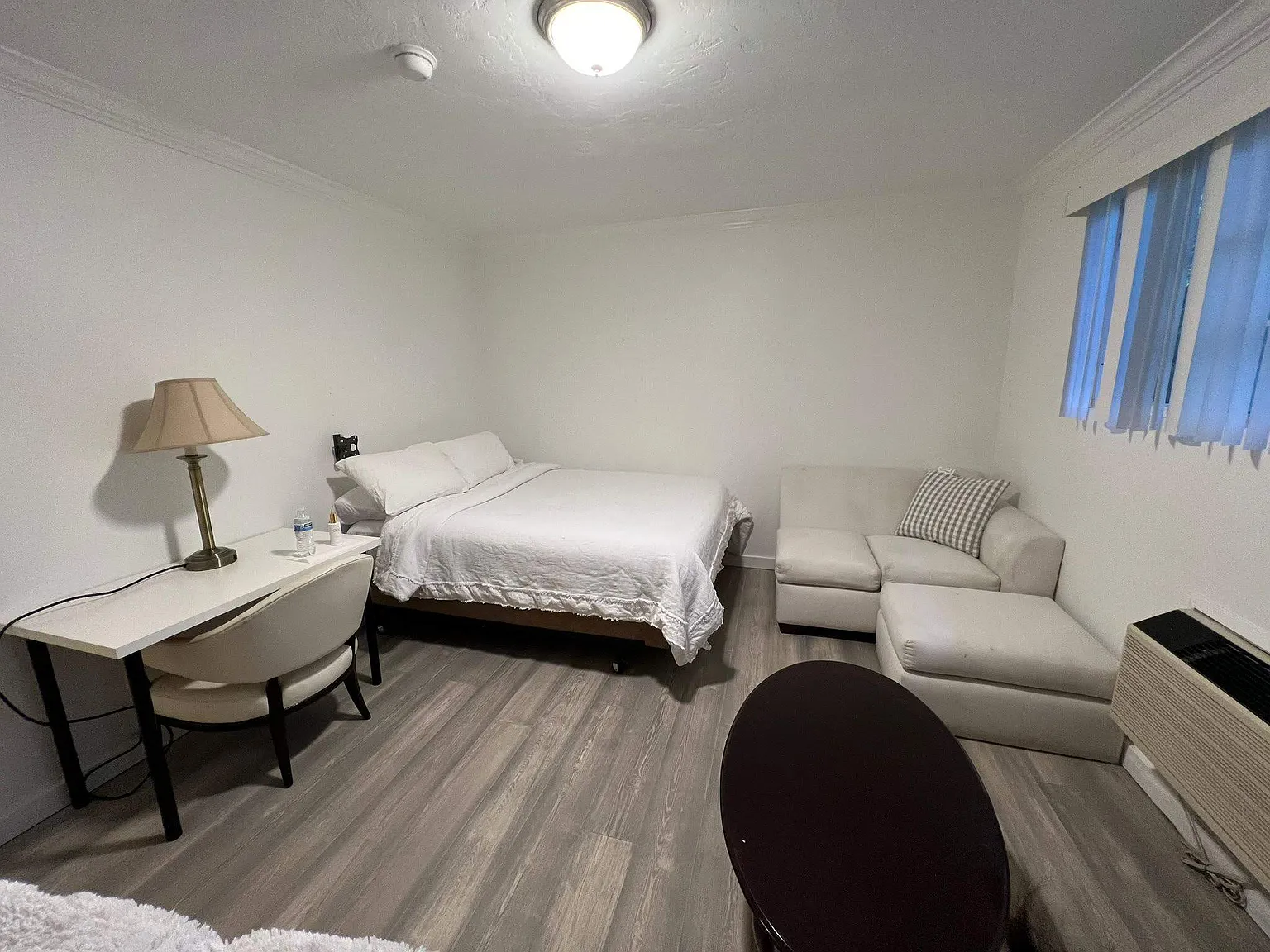 Studio, 410 sqft, $1,900 — Photo 2