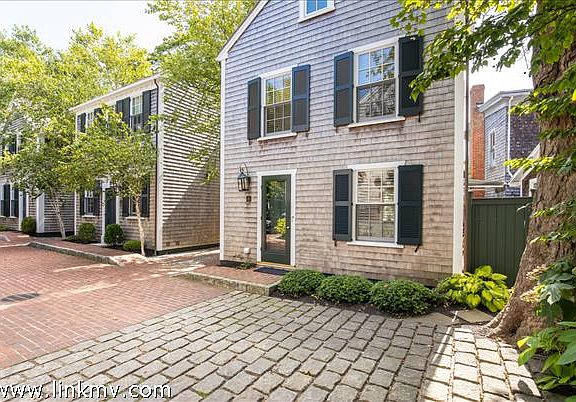 Front of home with parking