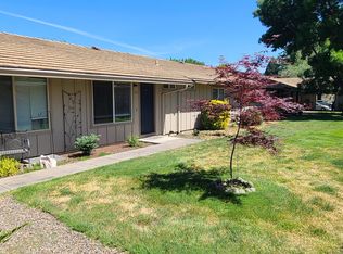 300 Shafer Ln APT B2, Jacksonville, OR 97530