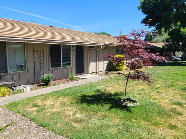 300 Shafer Ln APT B2, Jacksonville, OR 97530