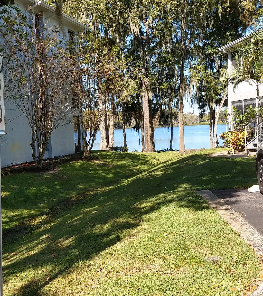 502 Northlake Dr — Photo 4